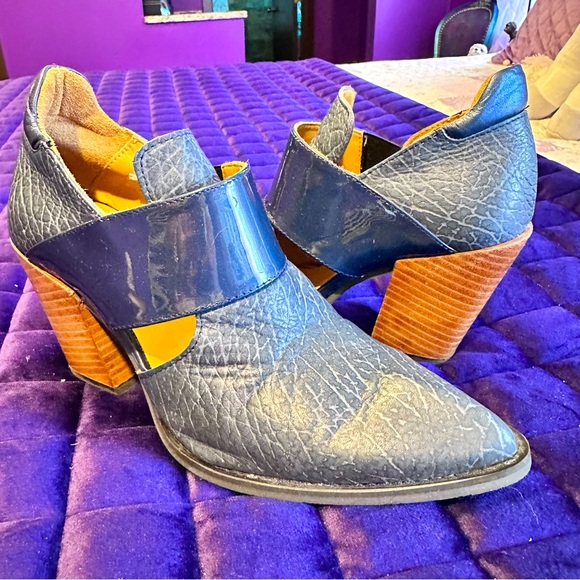 BUNDLED - Fluevog Entrance Room 502 Navy Heeled Ankle Boots - Picture 1 of 10